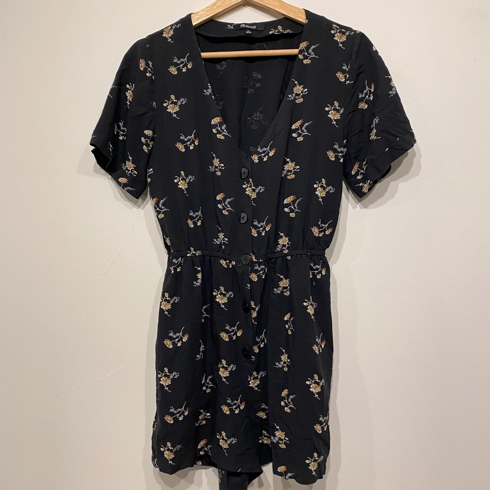 Madewell Button-Front V-Neck Day Romper in Daisies‎ Size XS